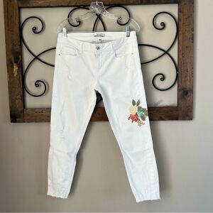 Dex Distressed White Embroidered Floral Design Crop Jeans Size 30